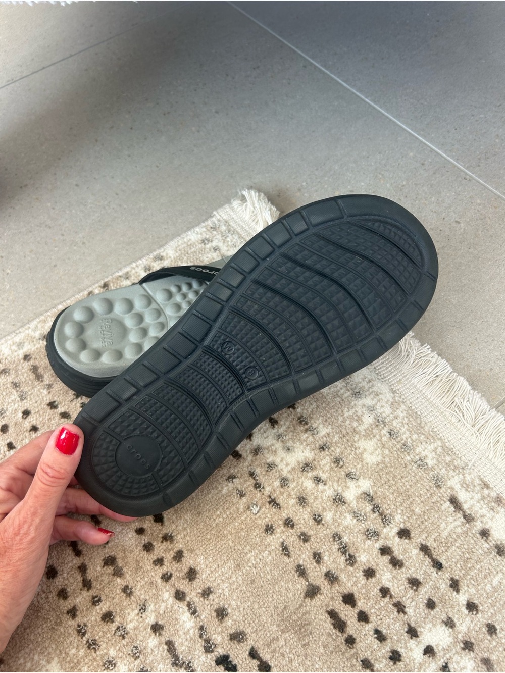 CROCS Women’s/Unisex Black and Light Gray Flip Sandals❤️8 - Picture 5 of 9